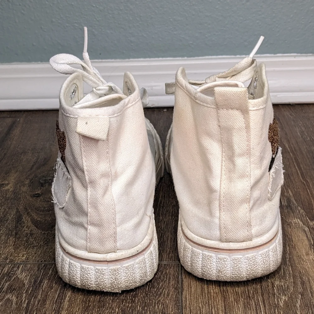 White canvas high tops cute bear applique EUC size 6.5 - Picture 3 of 8